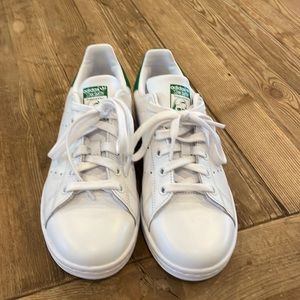Adidas Stan smith shoes, youth size 5, excellent condition